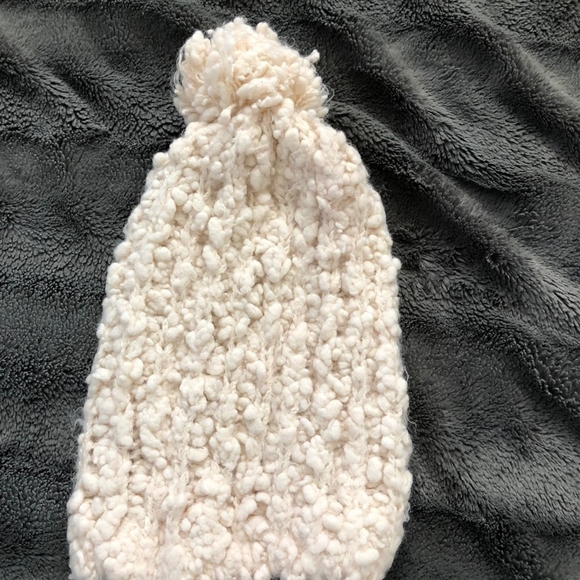 Cute White Hat/ Beanie/ Toque - Picture 2 of 4